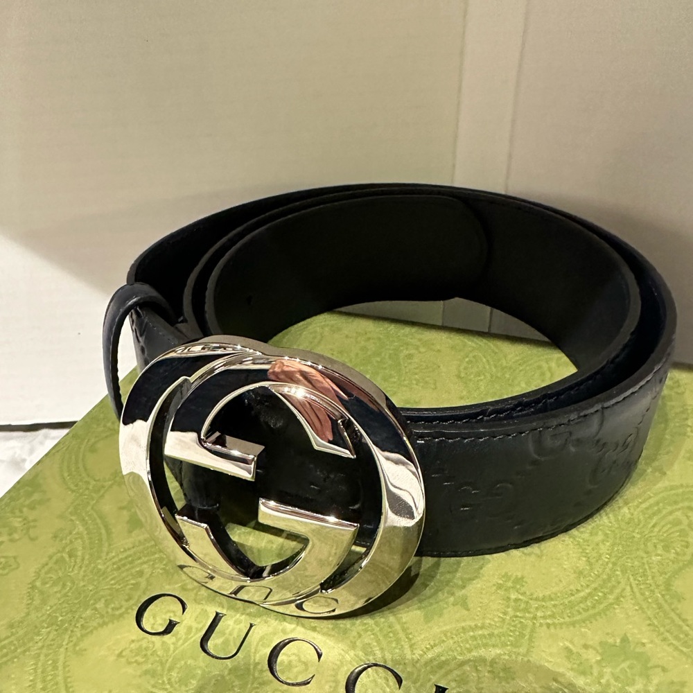 Men’s Gucci Signature Double G leather belt sz 90